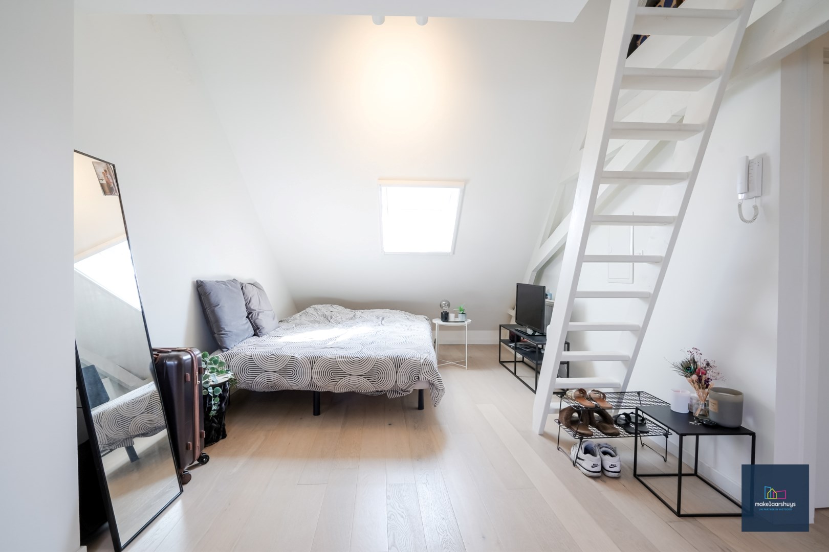 Instapklare studio nabij de Zuid en Sint -Annaplein. 