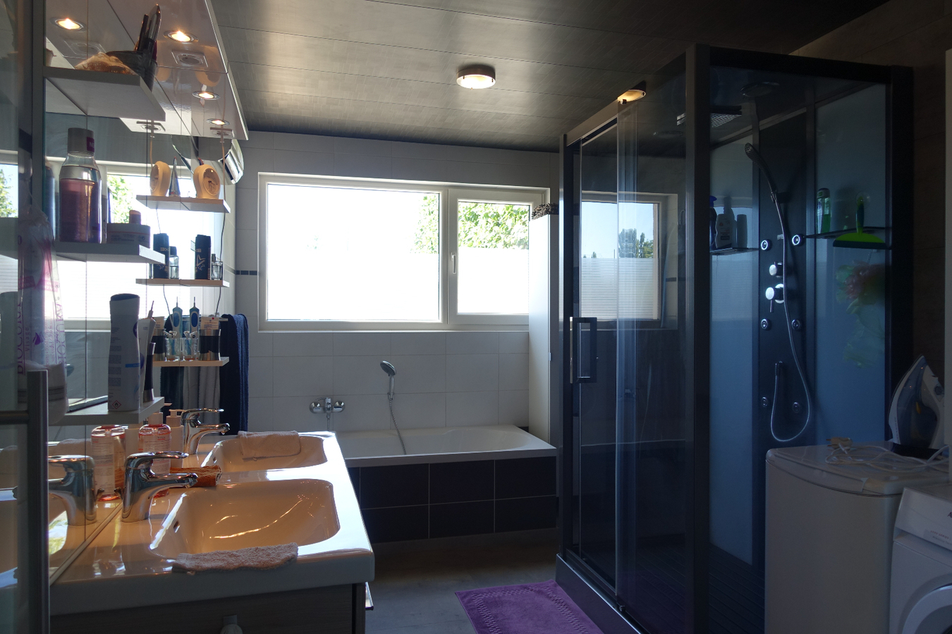 Instapklare woning met garage in centrum Zerkegem 