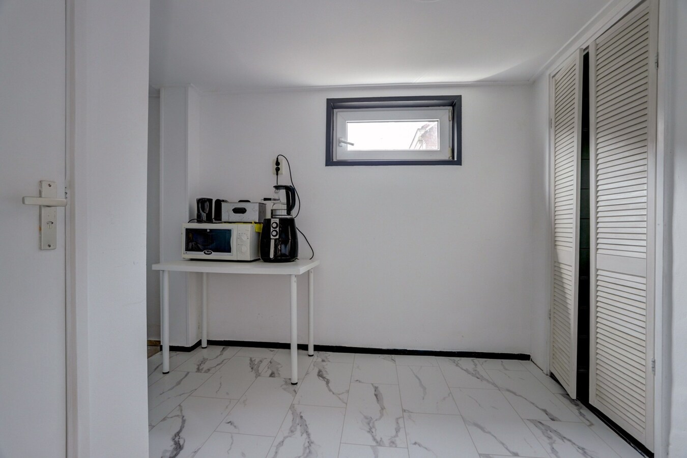 DIT BETREFT EEN WONING MET BIEDEN VANAF PRIJS  € 350.000 K.K. 