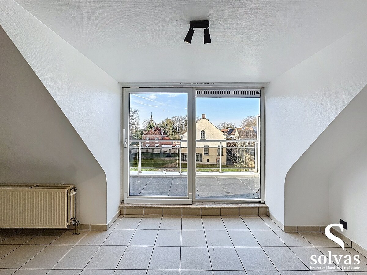 Knap dakappartement met twee slaapkamers en prachtig uitzicht 