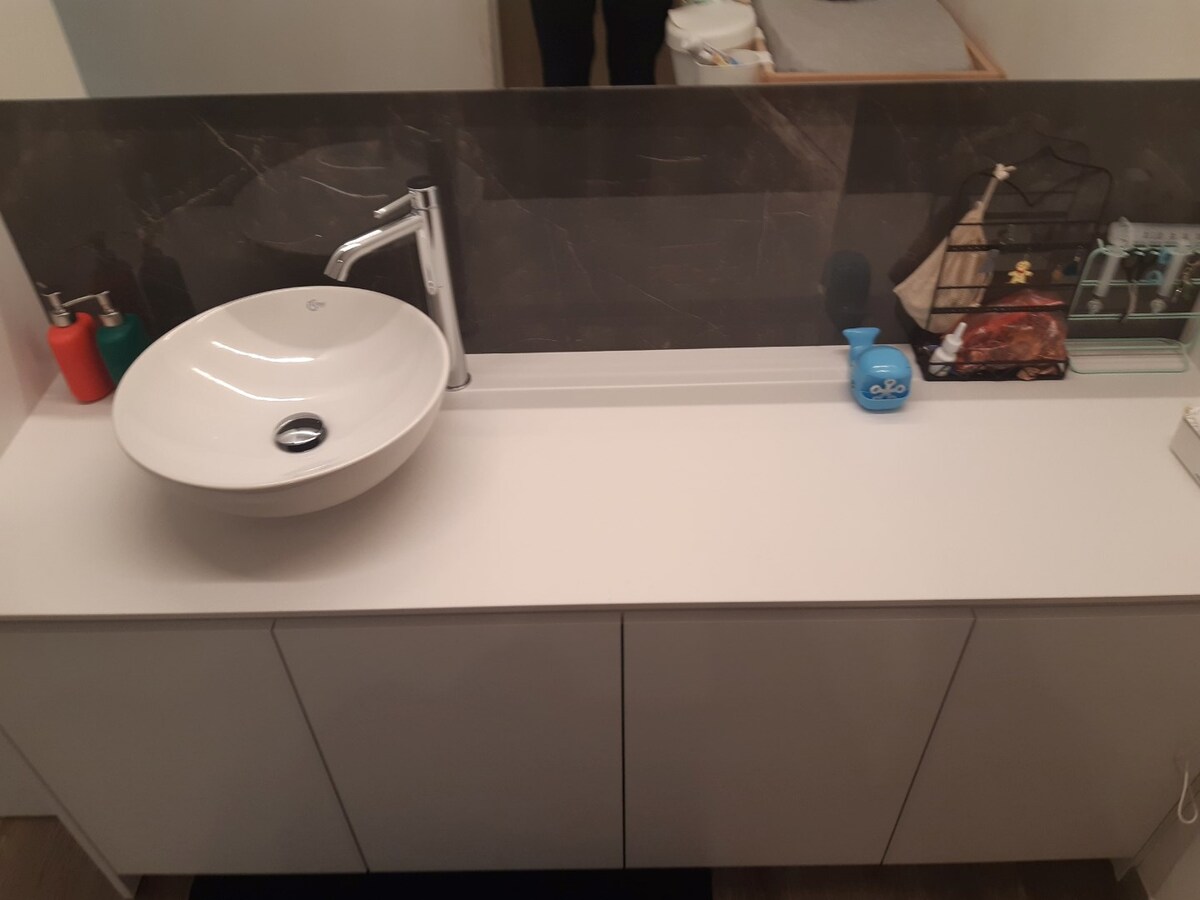 BEN-appartement met terras en tuintje. 