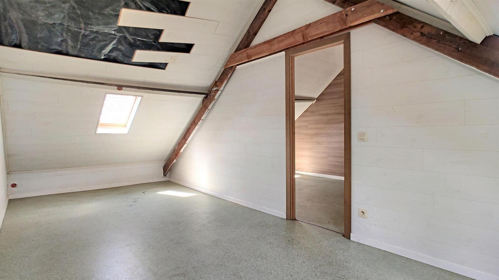 Volledig te renoveren woning met aangename tuin - Heist 