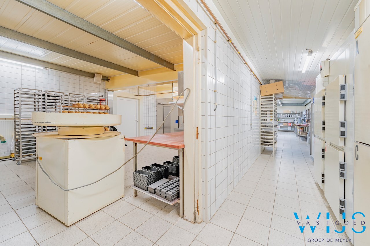 Perfect draaiende bakkerij/handelspand te Ertvelde ! 