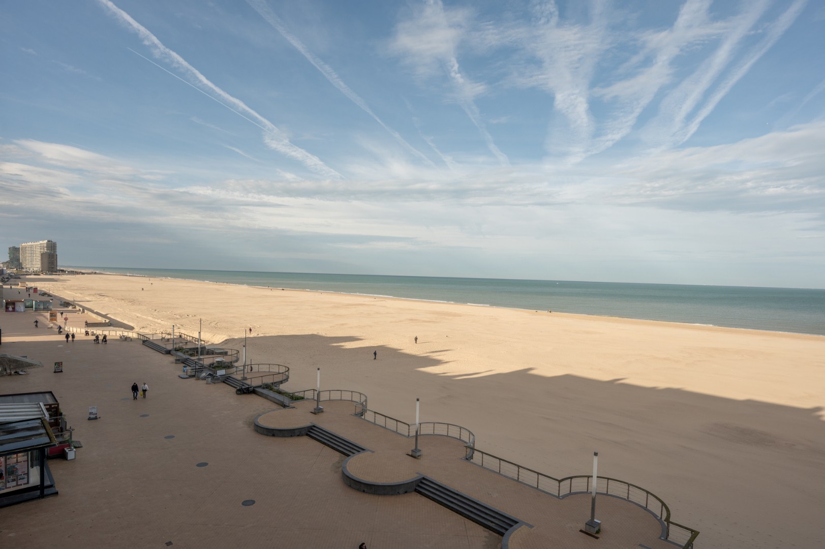 Centraal gelegen appartement met FRONTAAL ZEEZICHT 