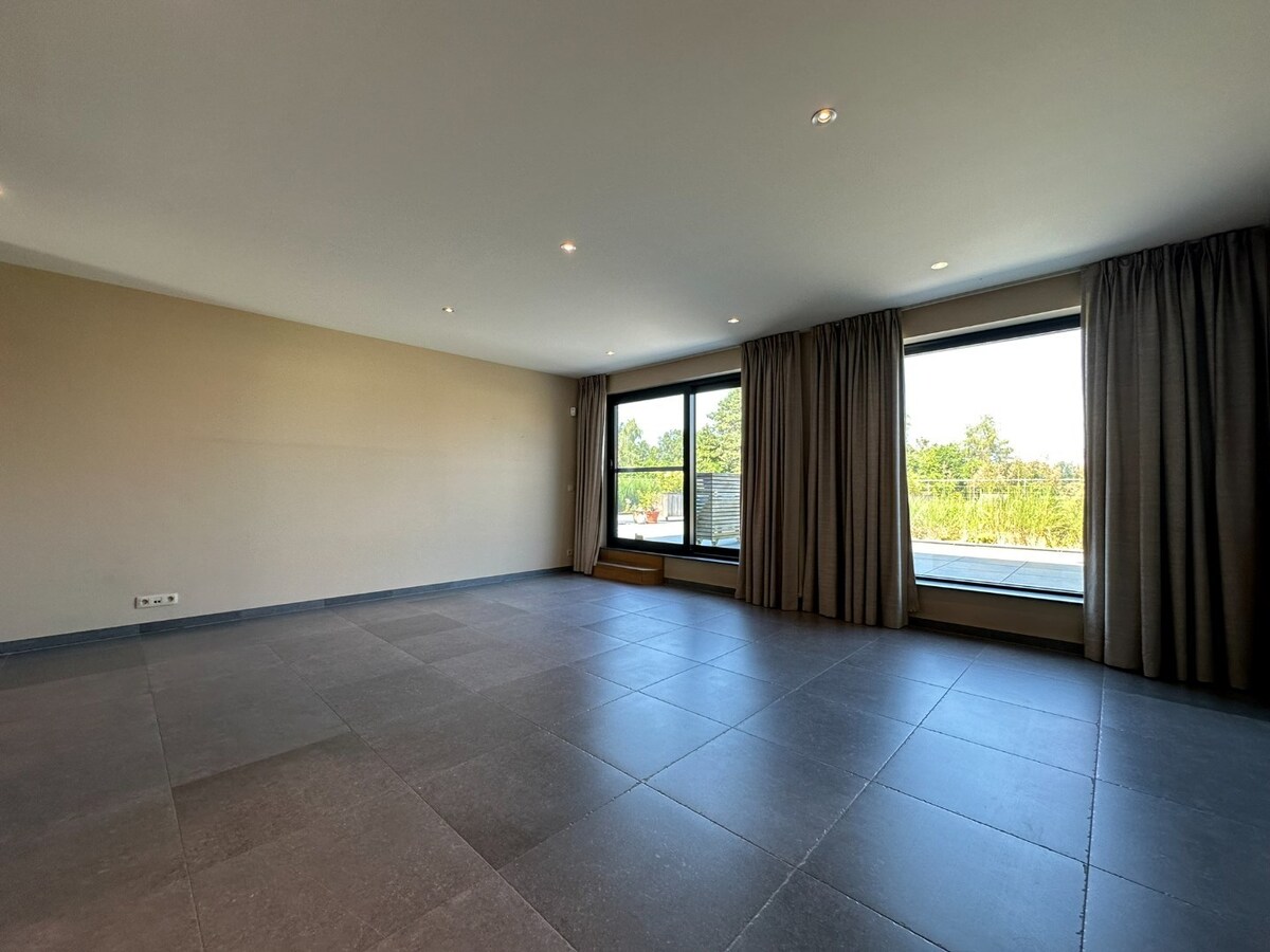 Prachtig, ruim duplex-appartement 115 m² met ruim terras in centrum Sint-Antonius 