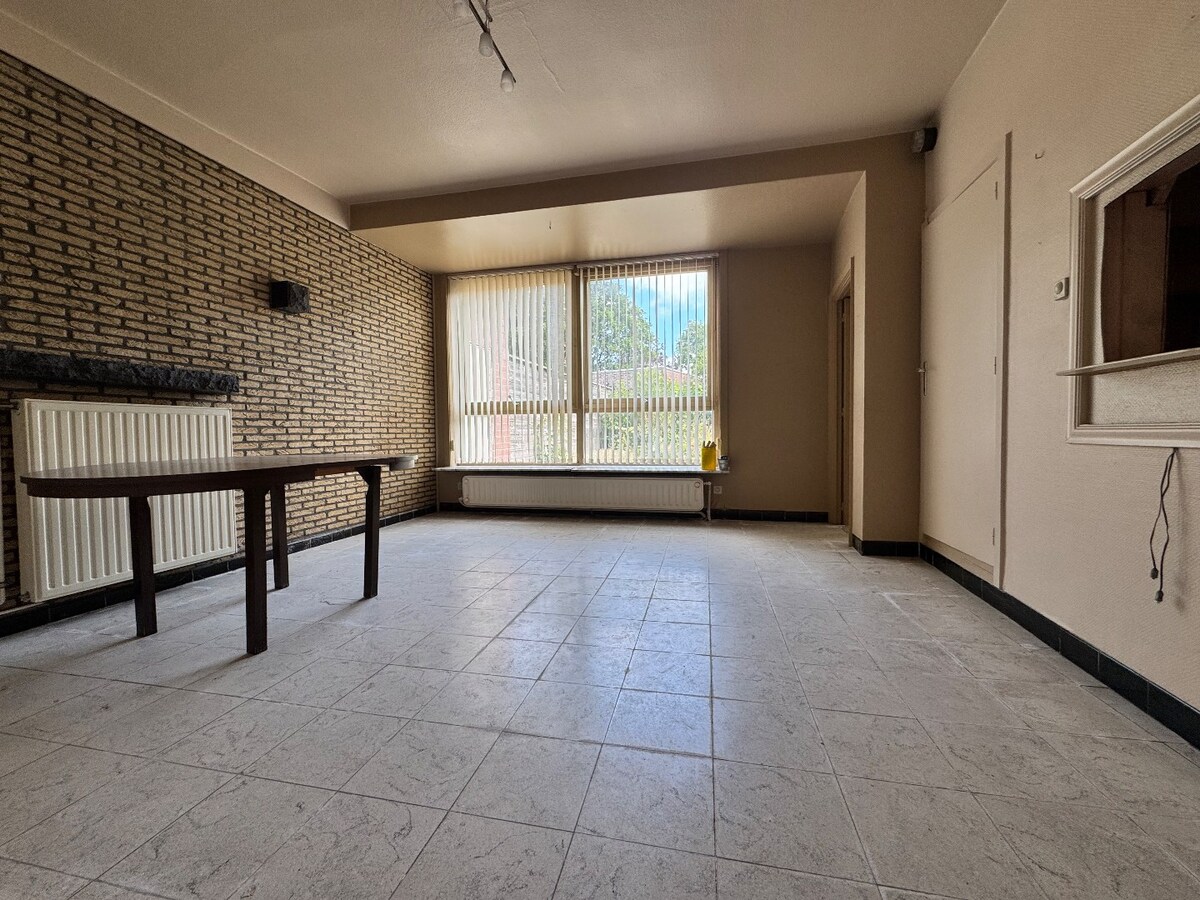 Ruime woning met 5 slaapkamers, tuin en garage in Wingene 