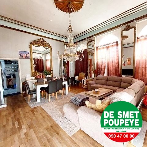 Handelshuis gelegen in de toeristische straat van Brugge 