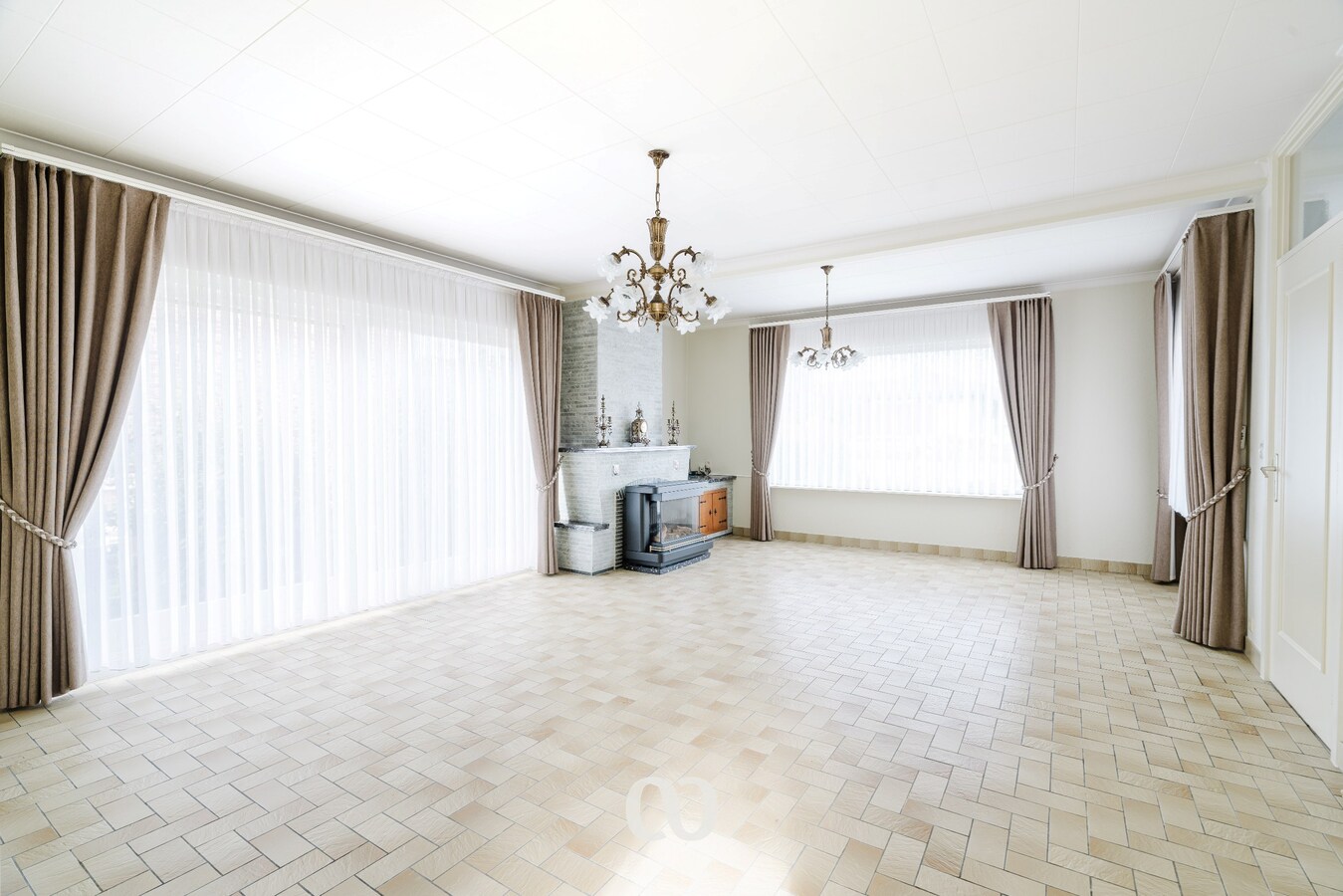 Stevige laagbouwwoning met ruime tuin vlakbij centrum Oudenaarde 