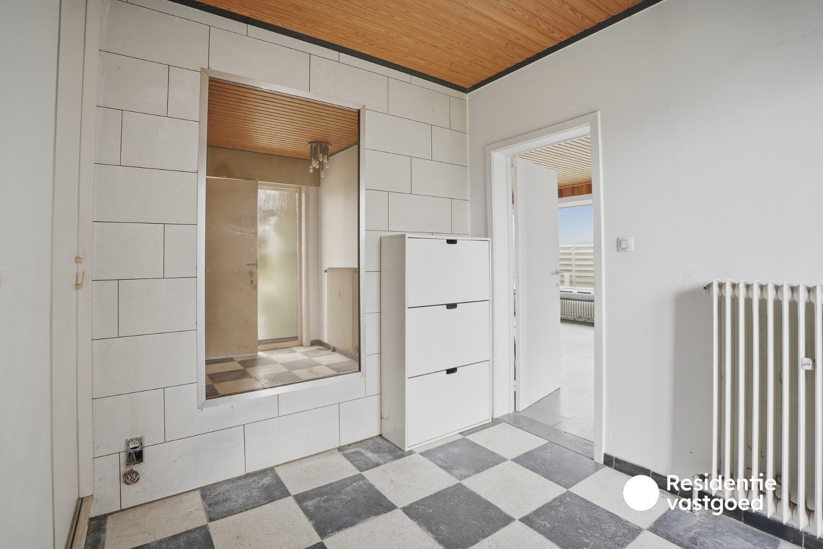 Ruime te renoveren bungalow op 959 m² met landelijk verzicht 