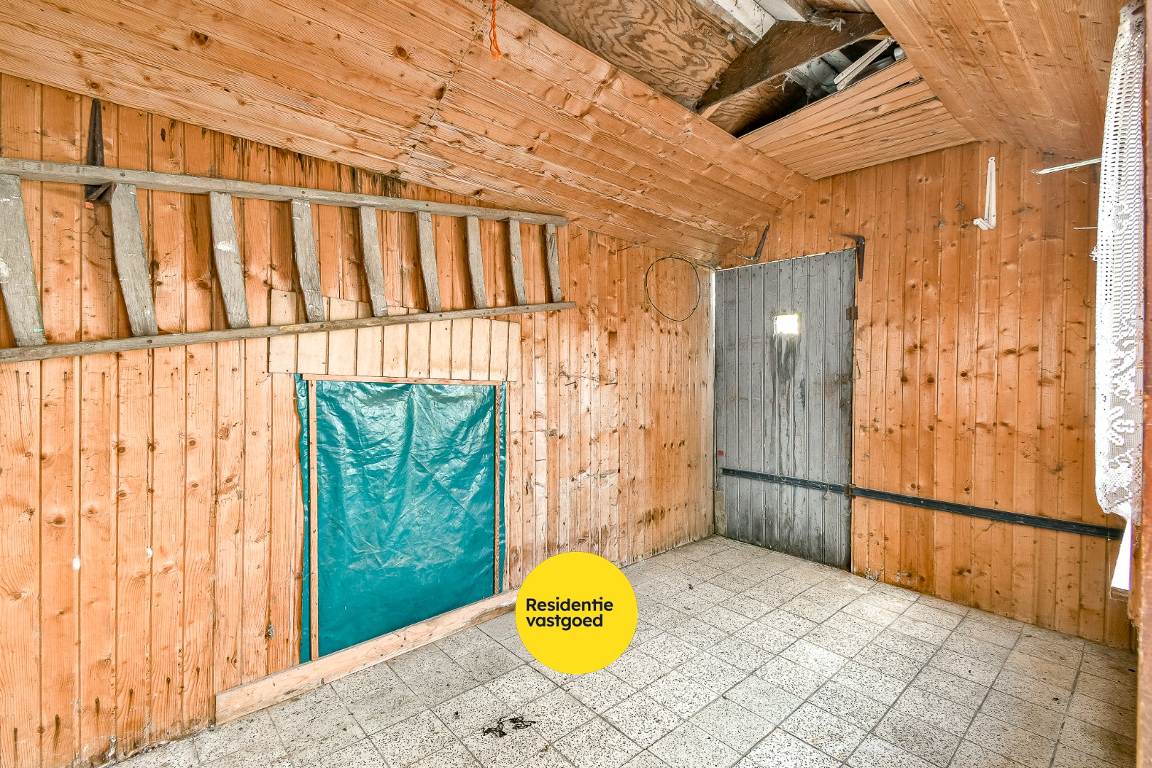 Te renoveren halfopen bebouwing met tuin en groot potentieel 