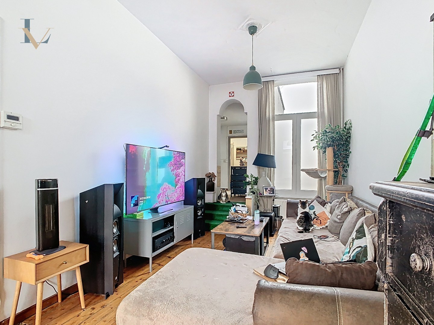 Te renoveren opbrengsteigendom met handelspand en woonunits/ ook geschikt als projectgrond 