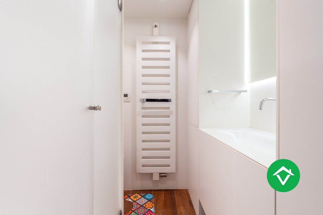 Instapklaar bemeubeld hoekappartement met 2 slaapkamers te koop in Oostende 