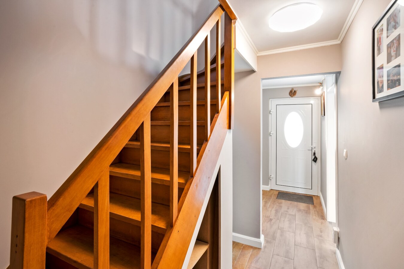 Prachtig gelegen halfopen woning met garage en prachtige landelijke verzichten. 