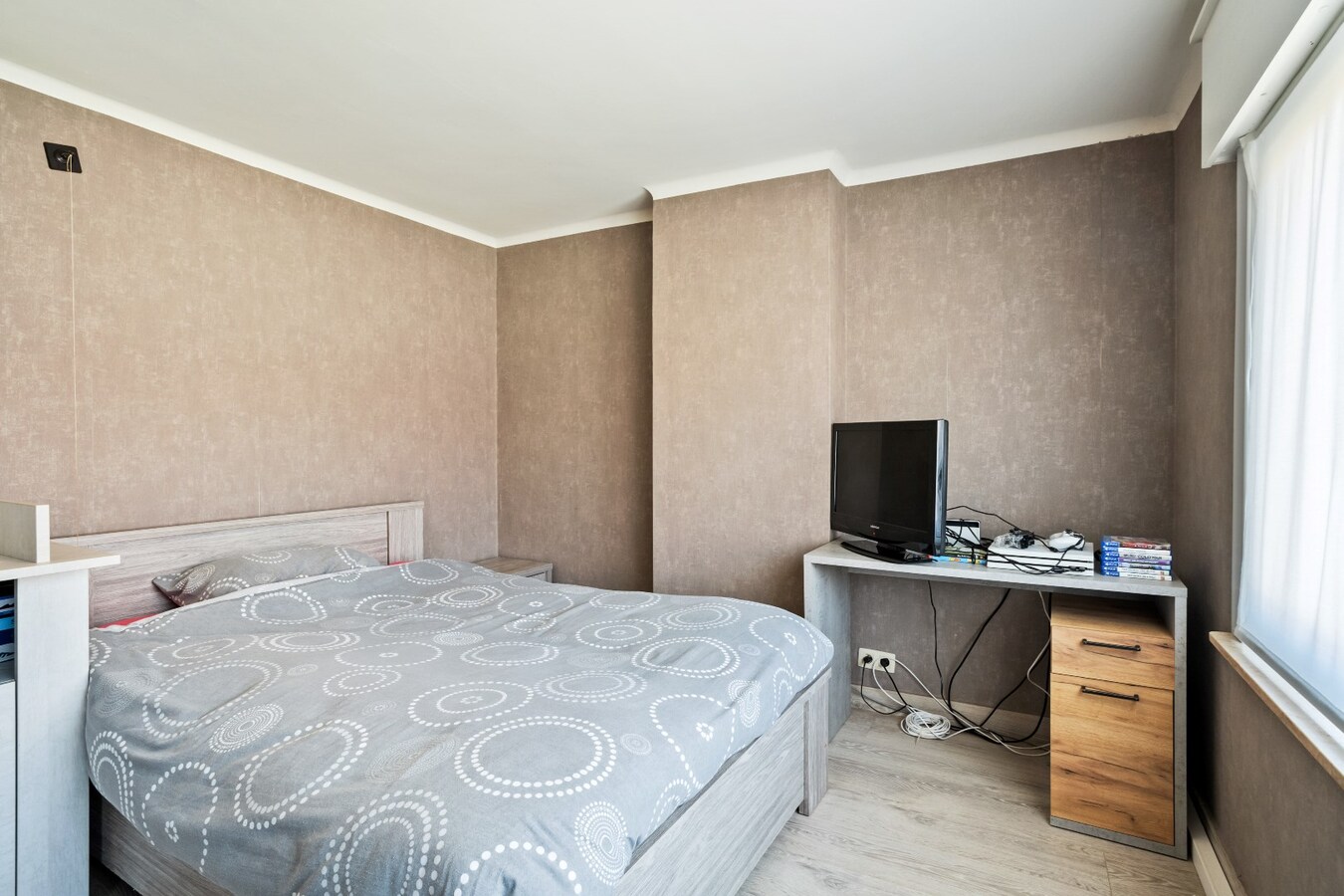 Centraal gelegen woning op uiterst ruim perceel van 1784 m² 