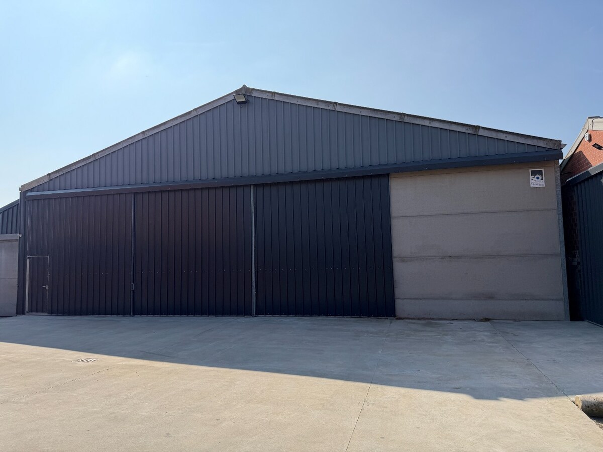 Ruime loods (voor opslag) van 350m² 