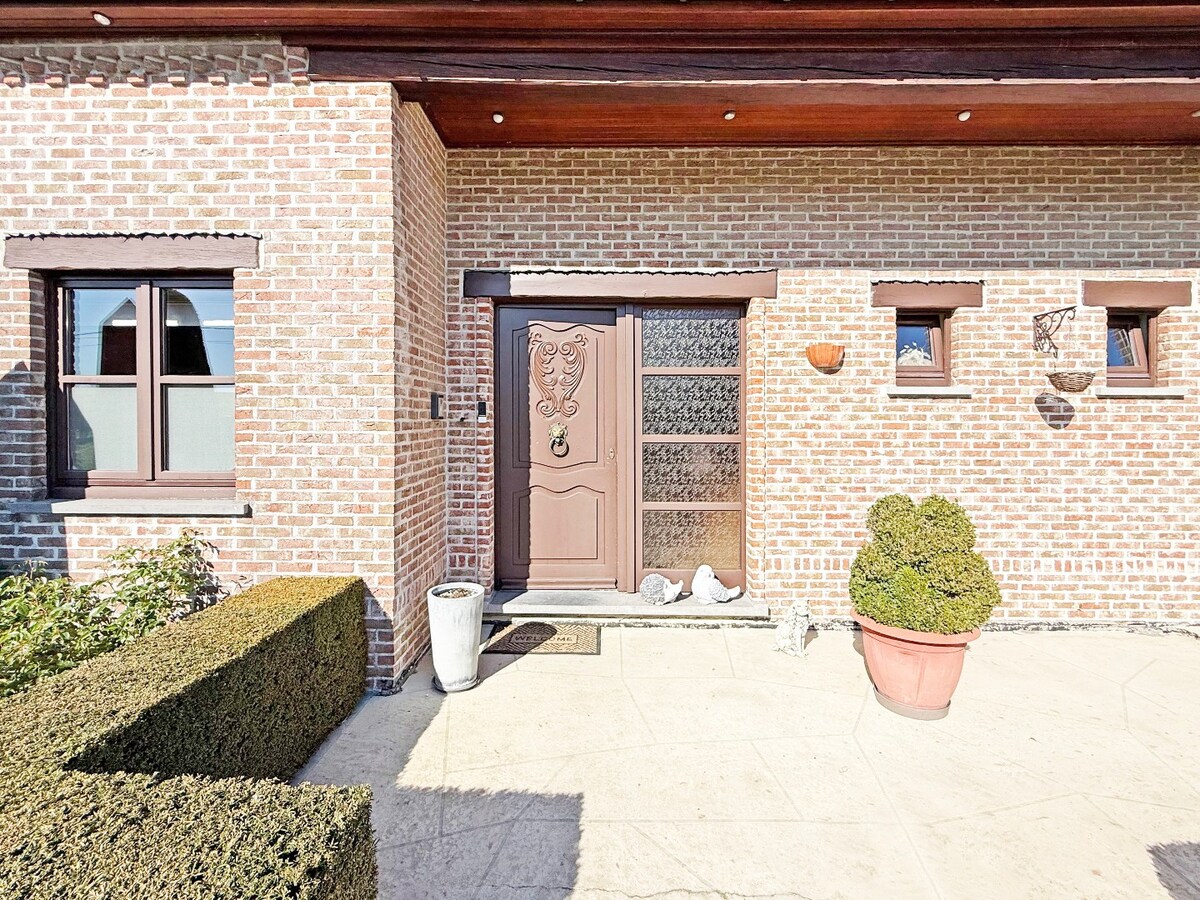 Ruime HOB met veel opslagruimte/garage te Zwalm 