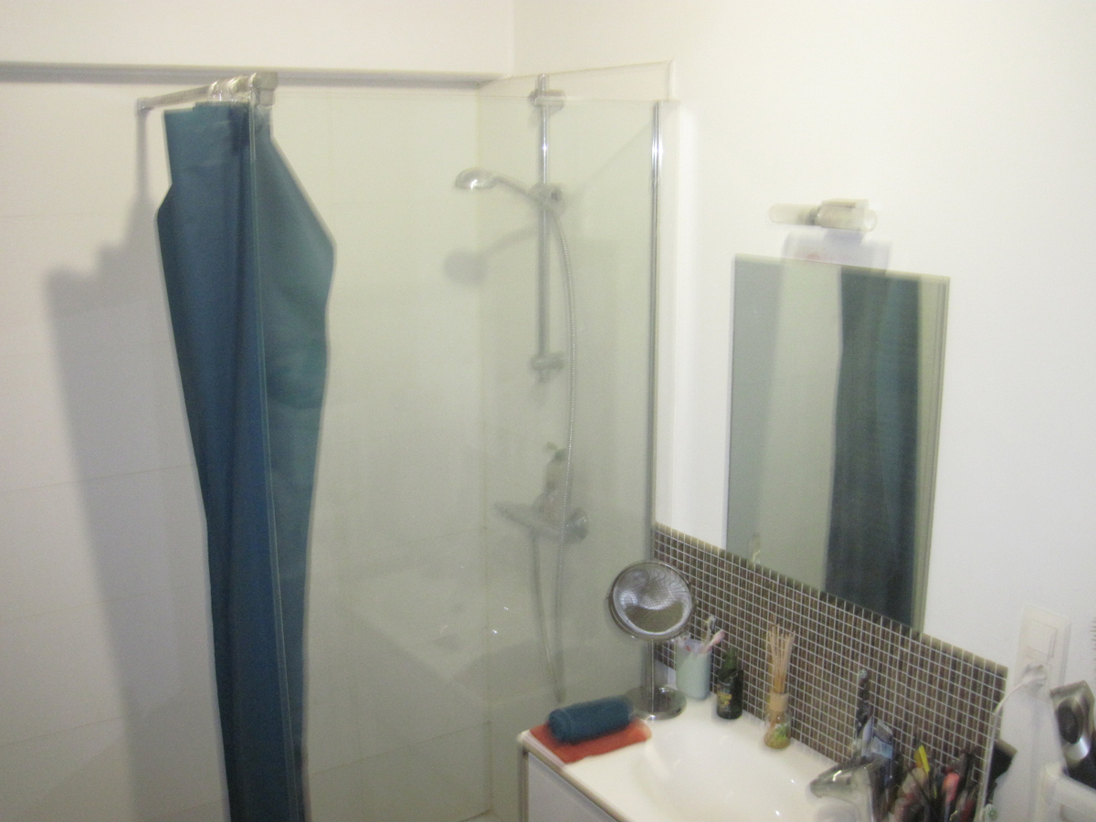 Lichtrijk, ruim 2-slp-appartement aan St-Anna-plein. 