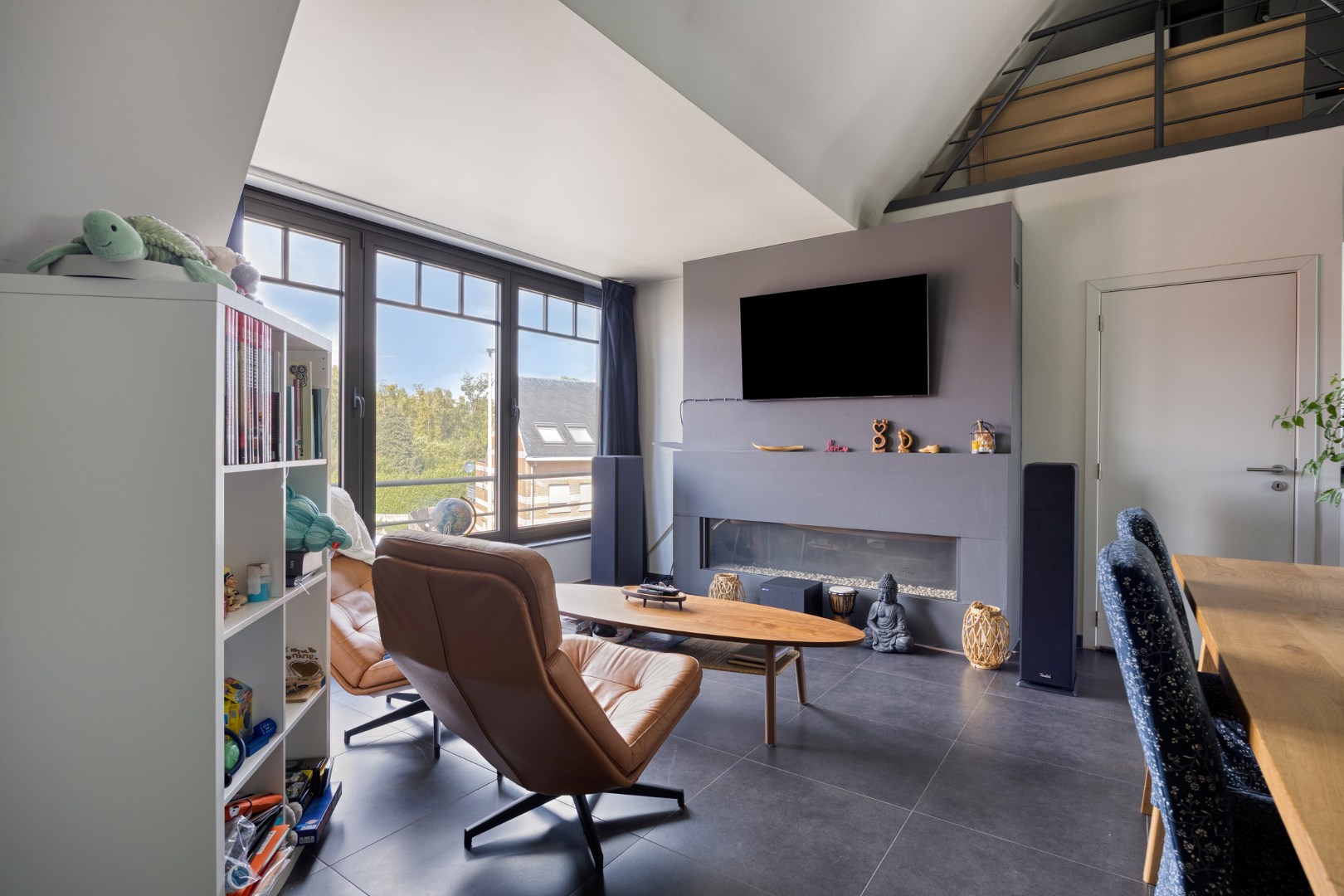 Instapklaar dakappartement met 2-3 slpk. en ruim terras in Olen-centrum 