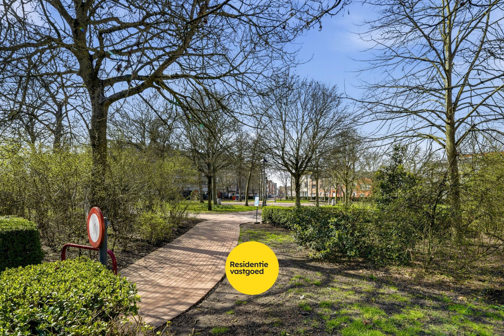 Op te frissen appartement met zicht op het Sint-Catharinaplein in Oostende 