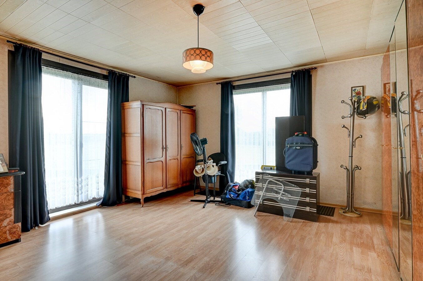 Ruime gelijkvloerse woning met dubbele garage 