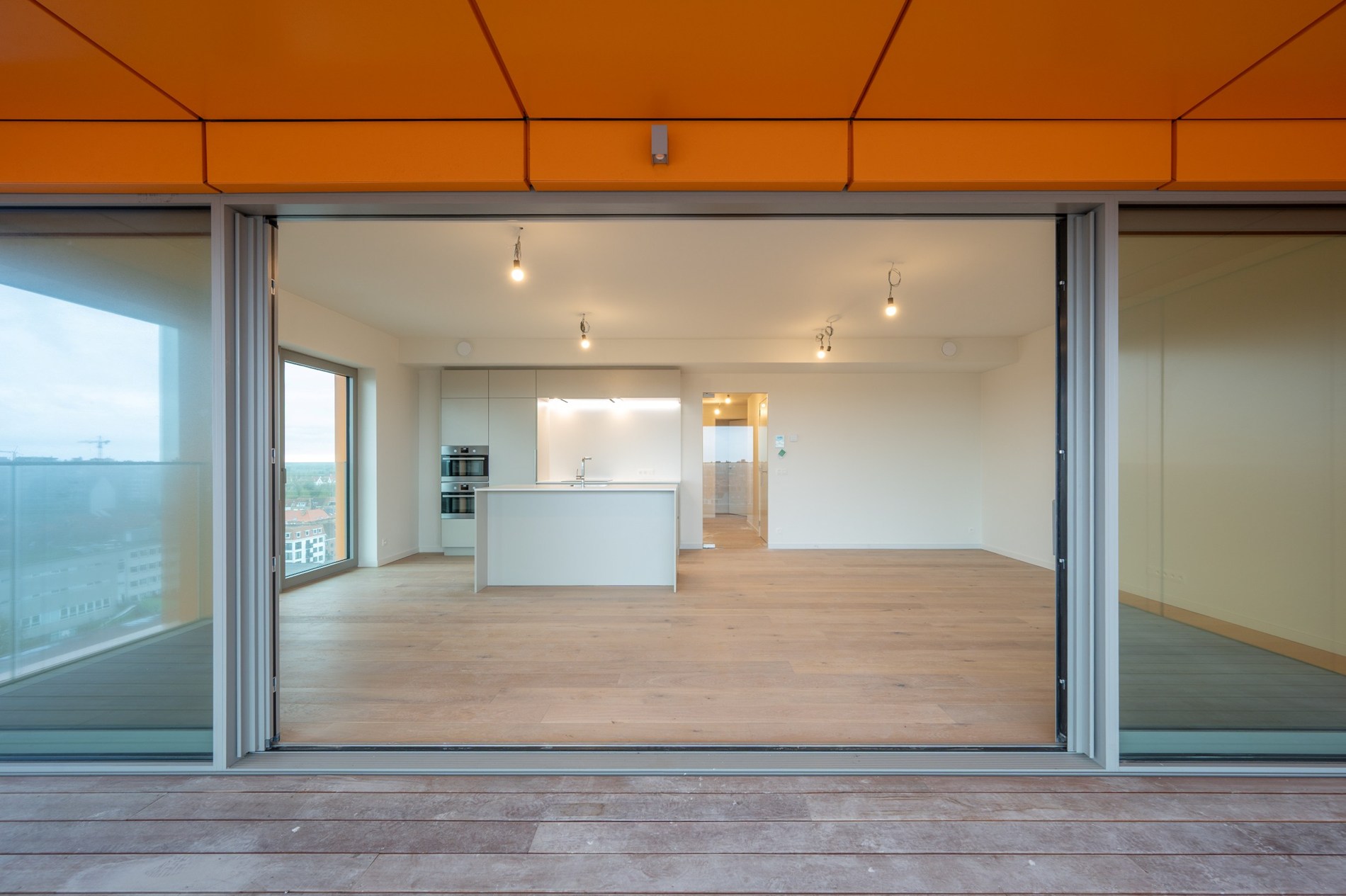 JOURNÉE PORTES OUVERTES DIMANCHE 04/01 (entre 14h et 17h) au Maes et Boerenboomplein : Appartement d'angle entièrement prêt à emménager (133m2) avec une grande terrasse ensoleillée (19m2) et possibili 