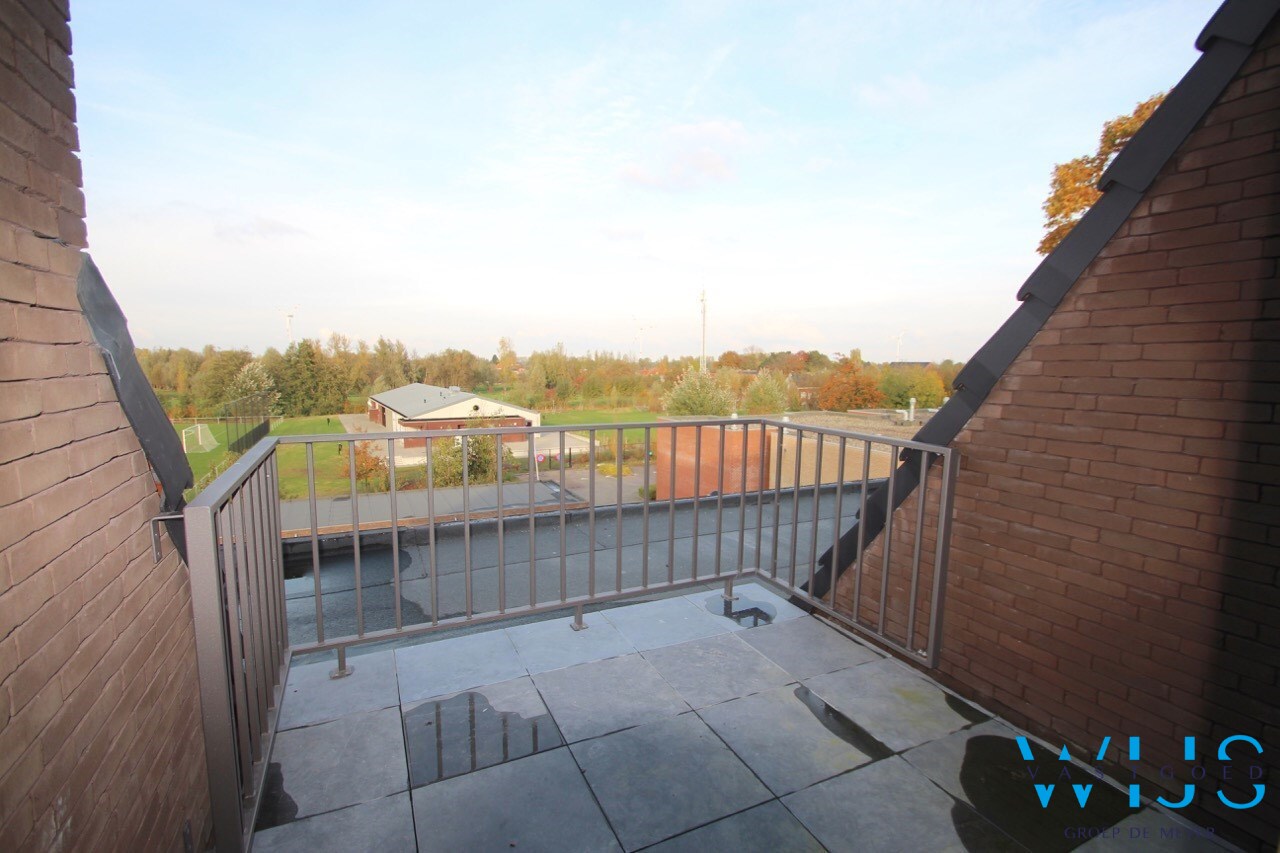 Prachtig appartement MET GARAGE in het rustige landelijke OOSTEEKLO ! 