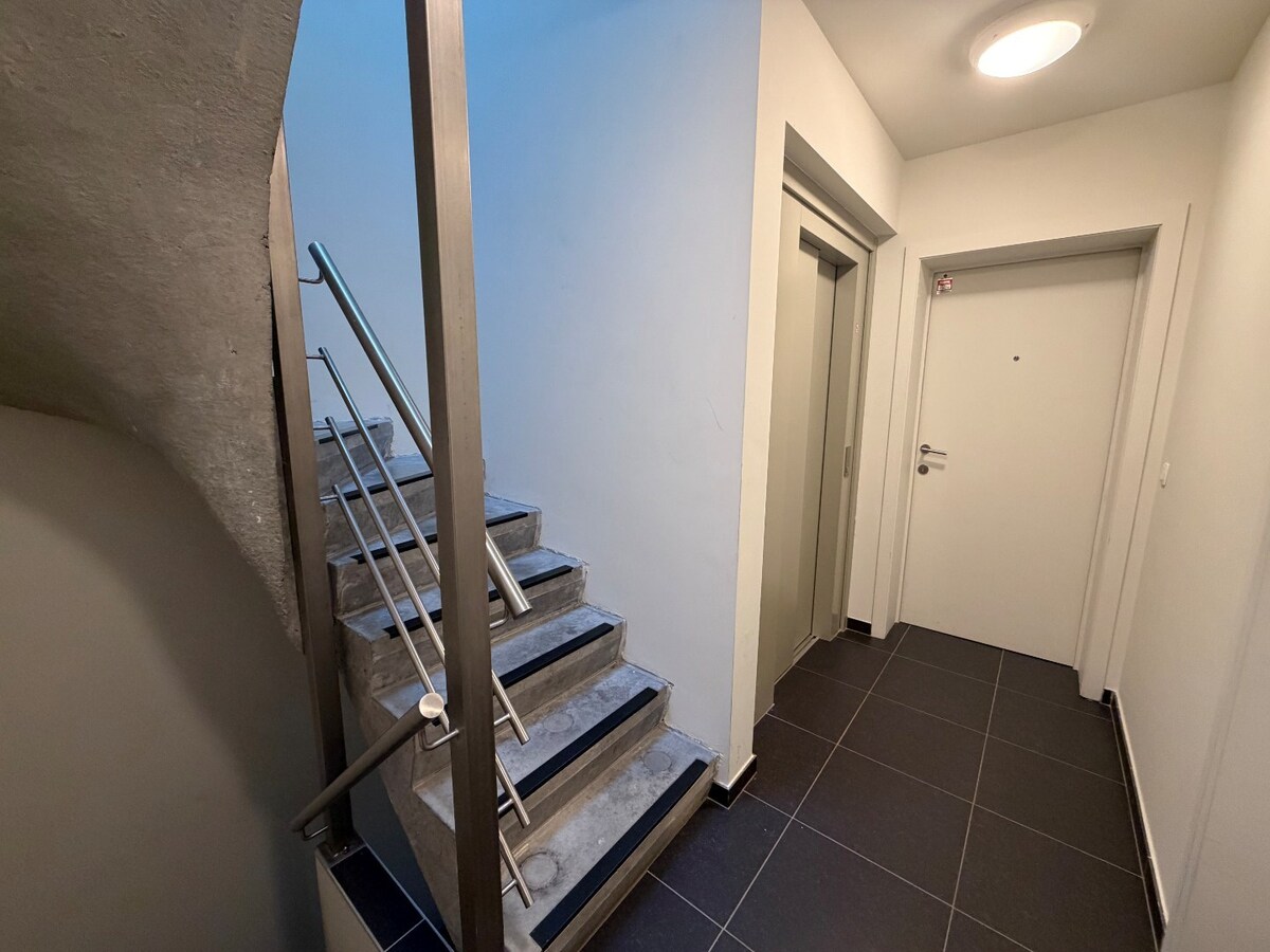 1-slpk appartement met terras en garage. 