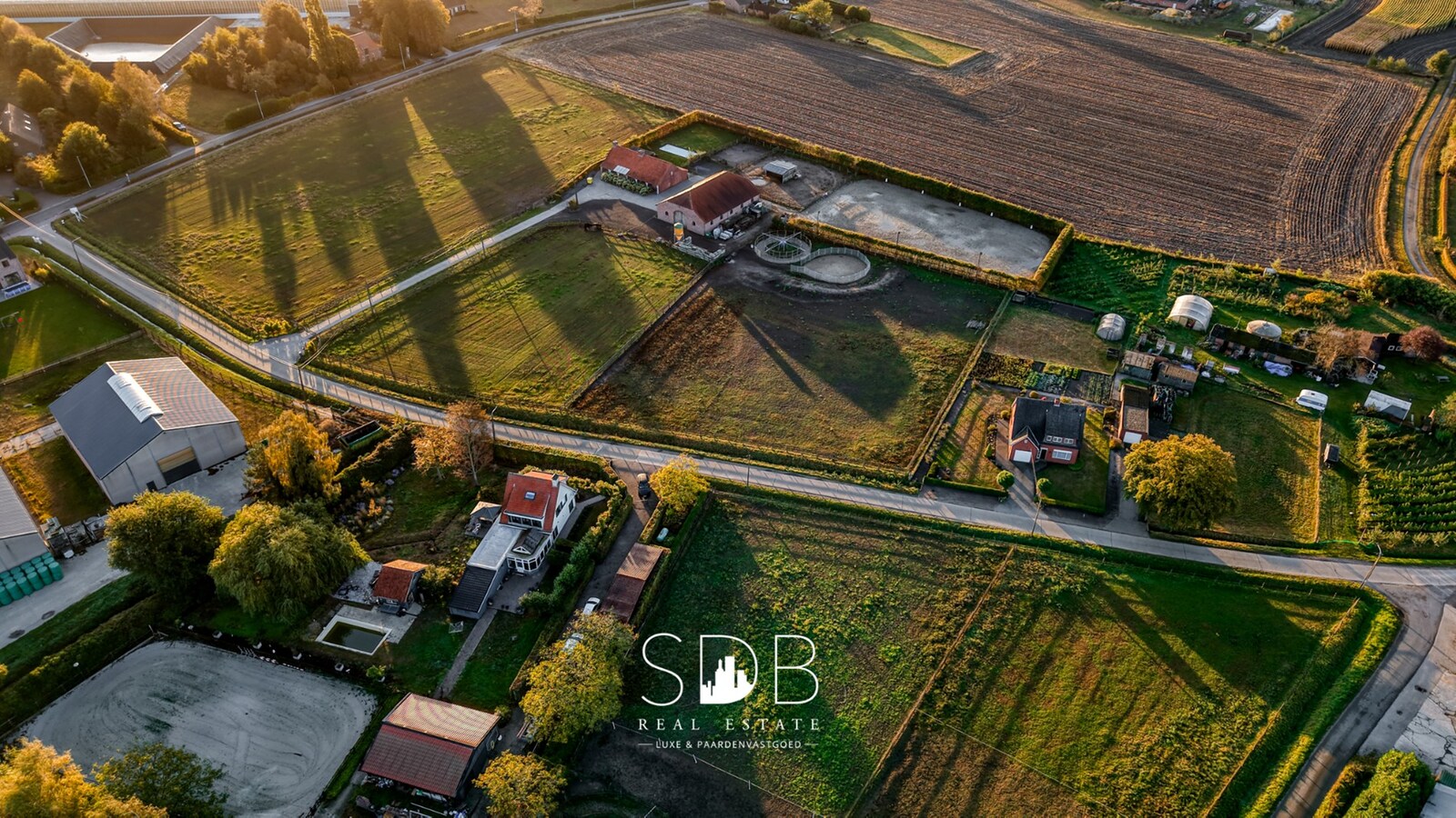 Prachtige landelijke woning met hippische accommodatie op 2,5hectare 