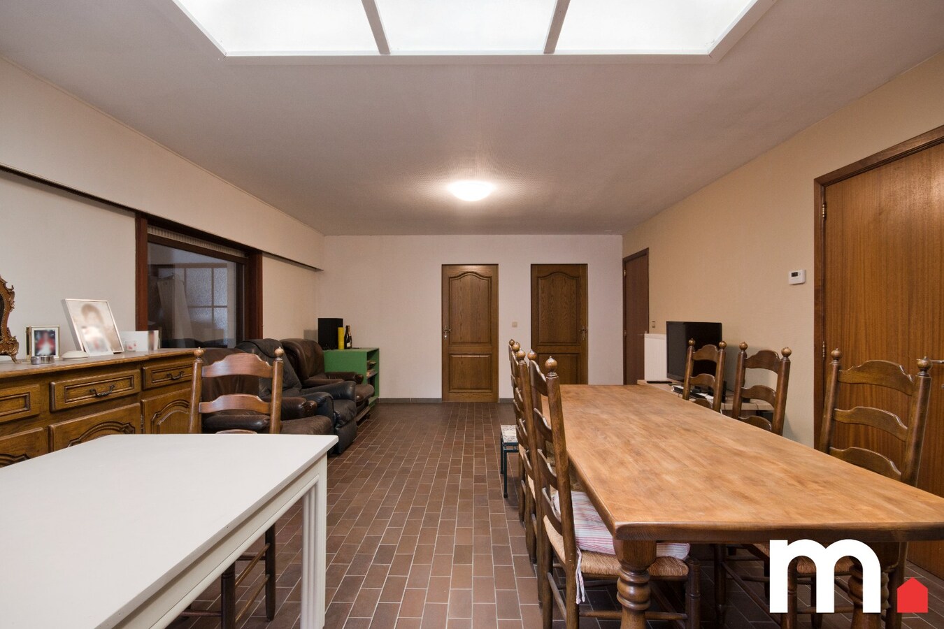 Ruime eigendom in Izegem – ideaal voor wonen en werken of opbrengsteigendom! 