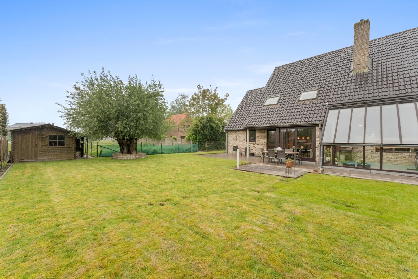 Rustig gelegen villa met 4 slaapkamers op 724m² te Koekelare 