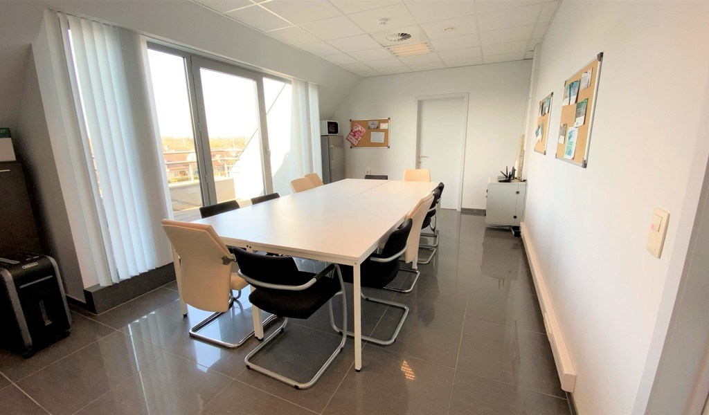 Ingedeelde kantoorruimte te huur in Aalter