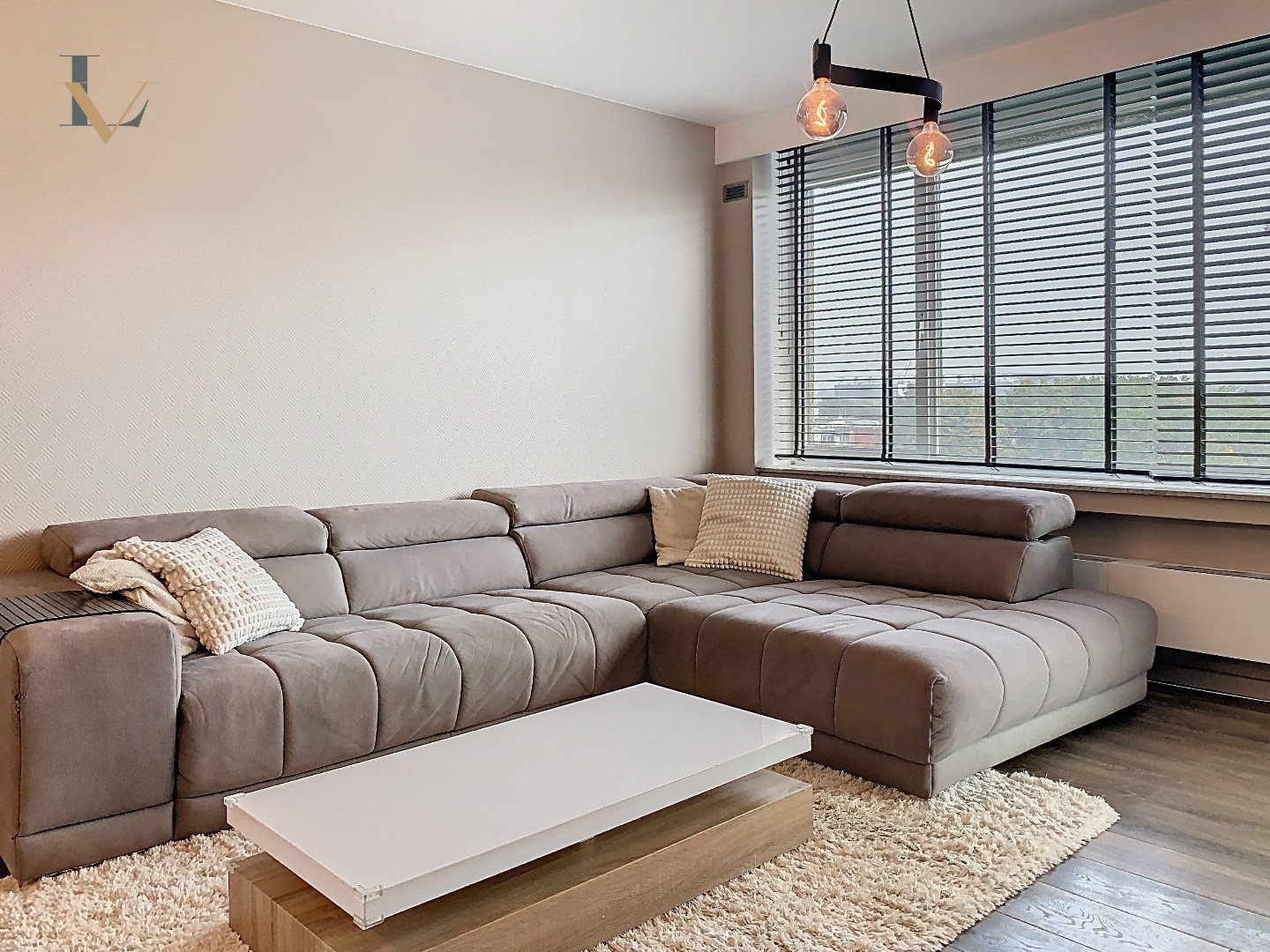 Recent gerenoveerd  drie slaapkamer appartement  met vrij zicht op Bosuilplein en ruim terras 