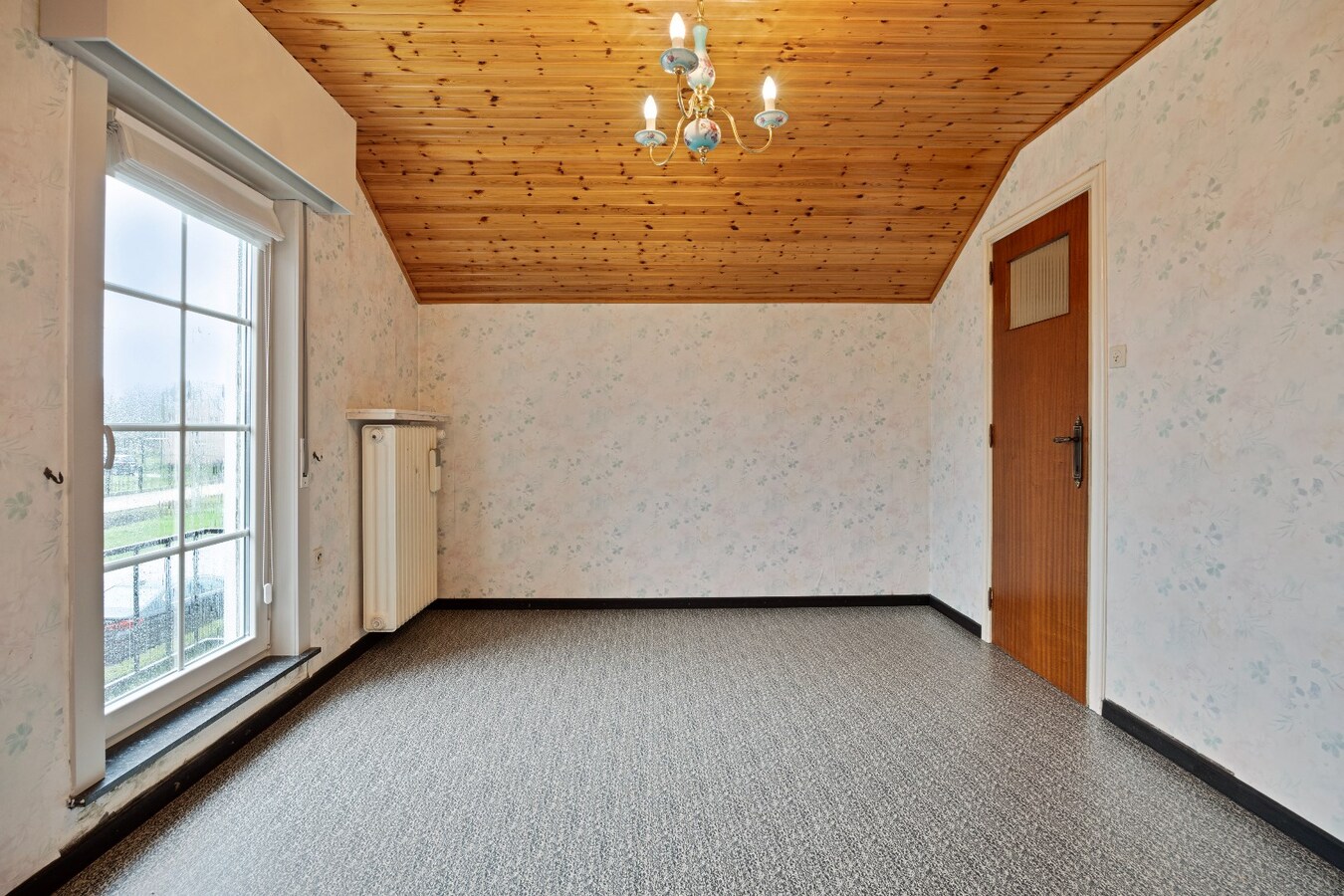 Solide en op te frissen woning te koop vlakbij centrum Lozer 