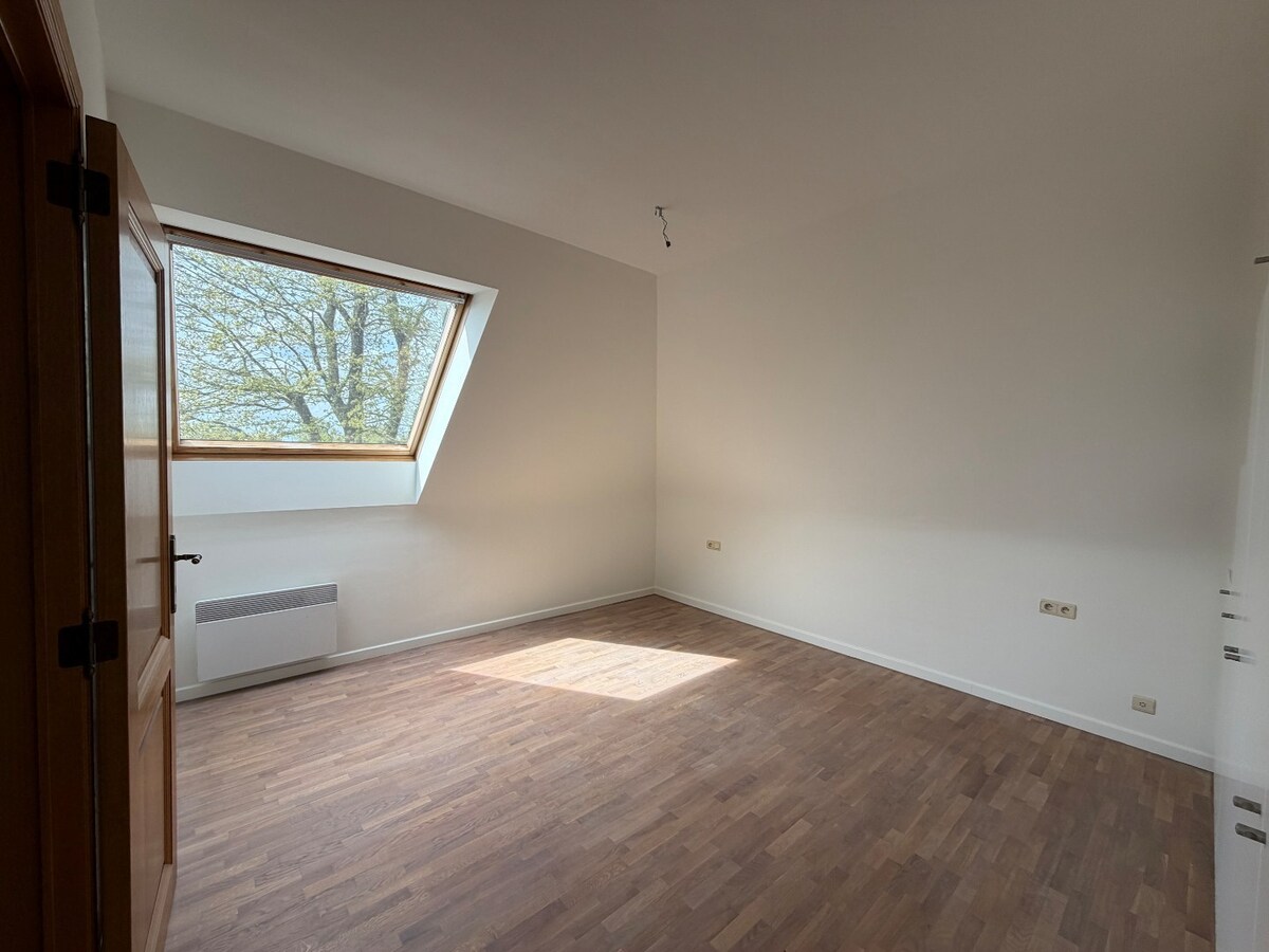 Ruim appartement met 2 terrassen nabij de Schelde. 