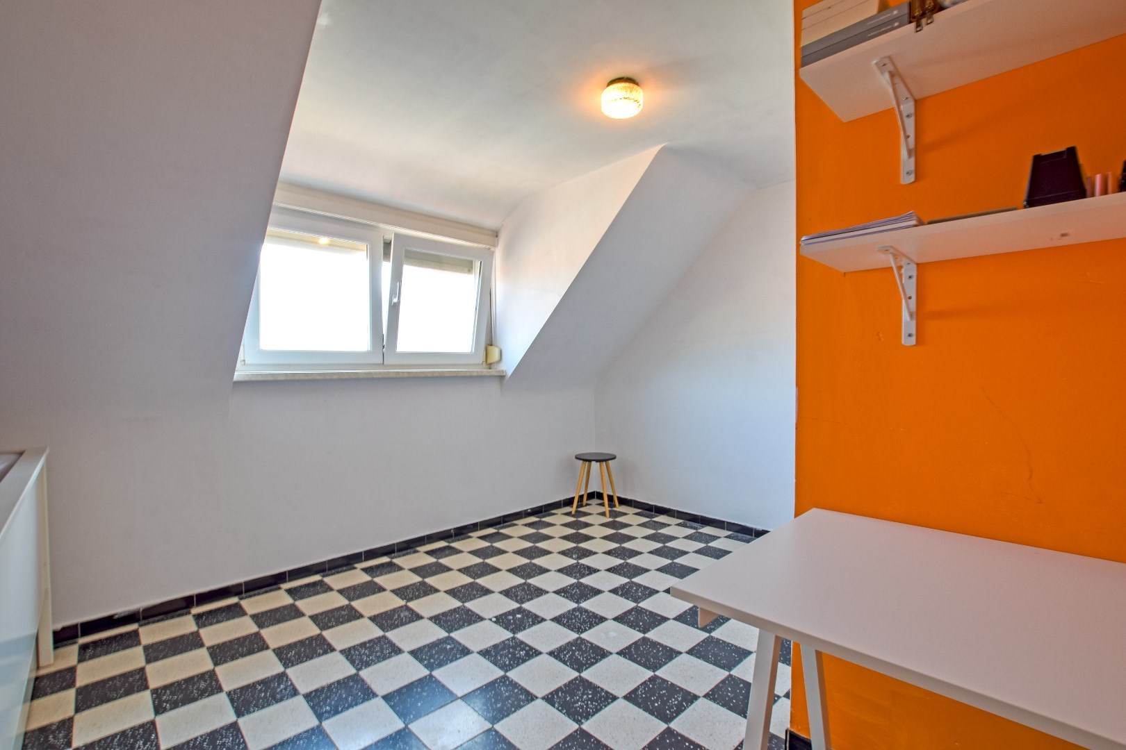 Woning met perceeloppervlakte van 3.247 m² en 6 slaapkamers te Vleteren! 