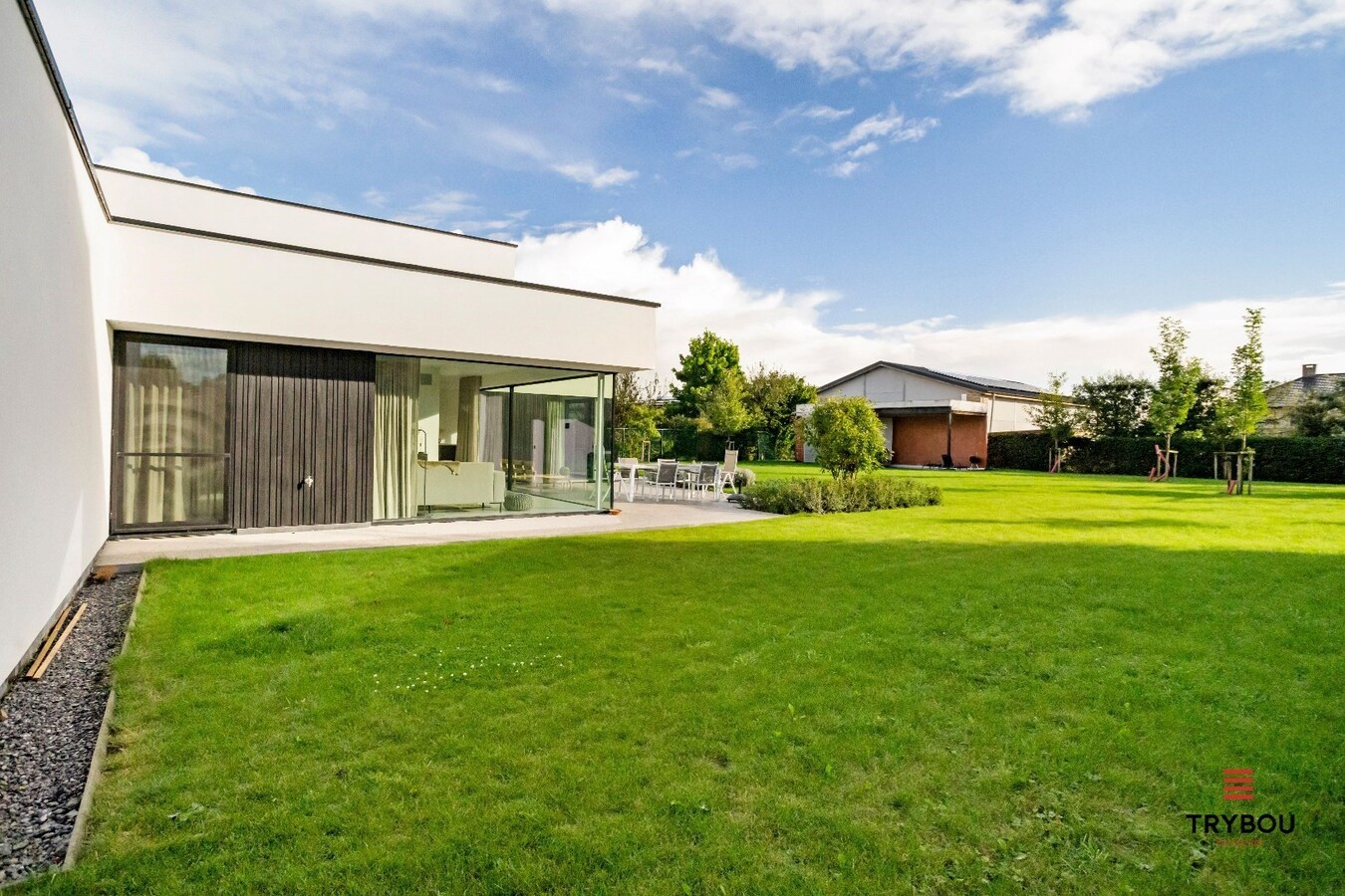 Rustig gelegen architecturaal pareltje op 1.751 m² te Houthulst. 