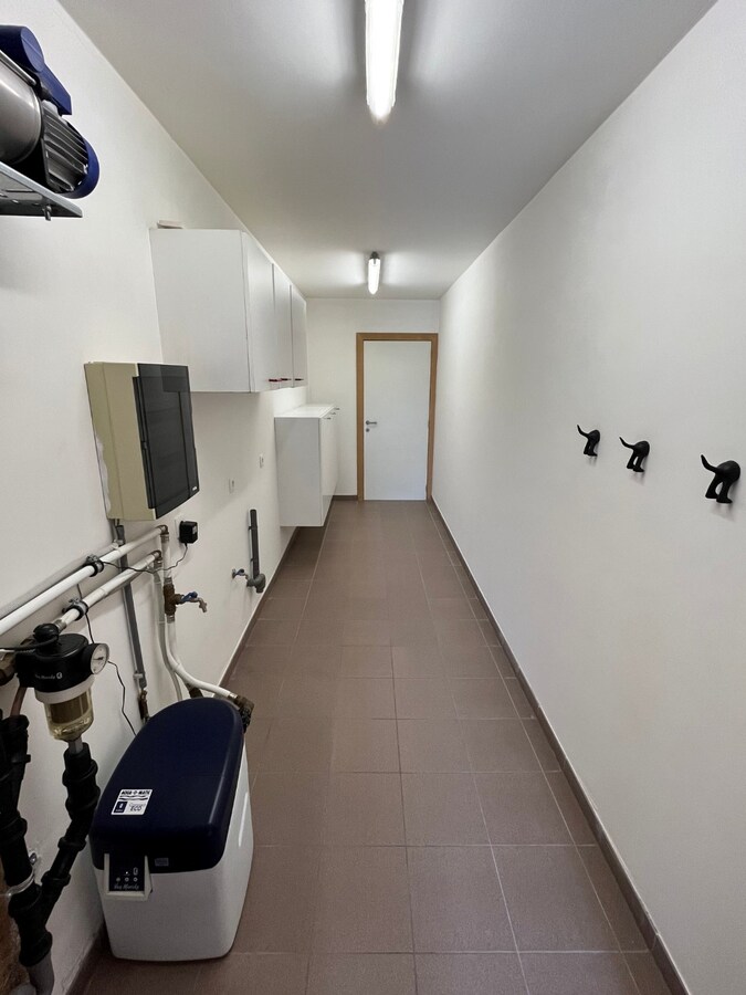 Bijzonder ruime, praktisch ingedeelde gezinswoning 