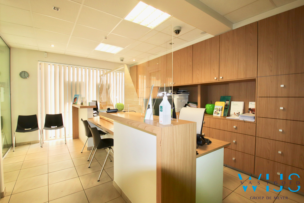 Zeer goed gelegen kantoor te CENTRUM ERTVELDE ! 