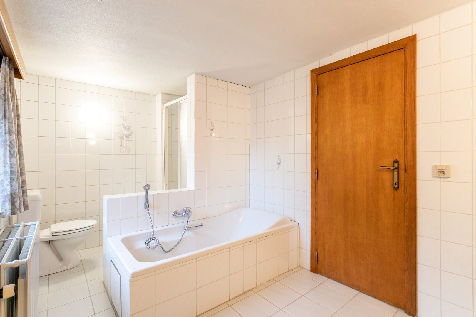 Vrijstaande woning (op 6a27) met 3 slpks, garage en tuin 