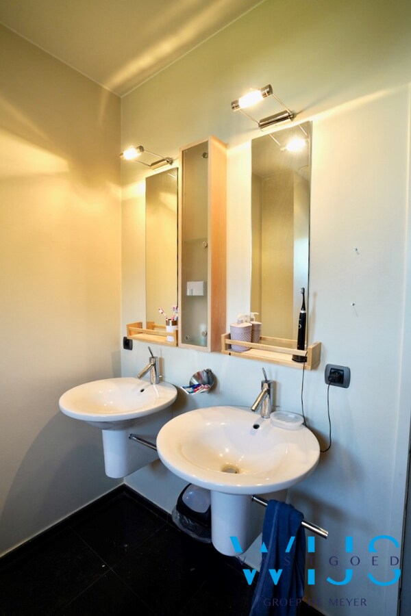 Schitterend karaktervol woonhuis met 5 slaapkamers te Assenede ! 