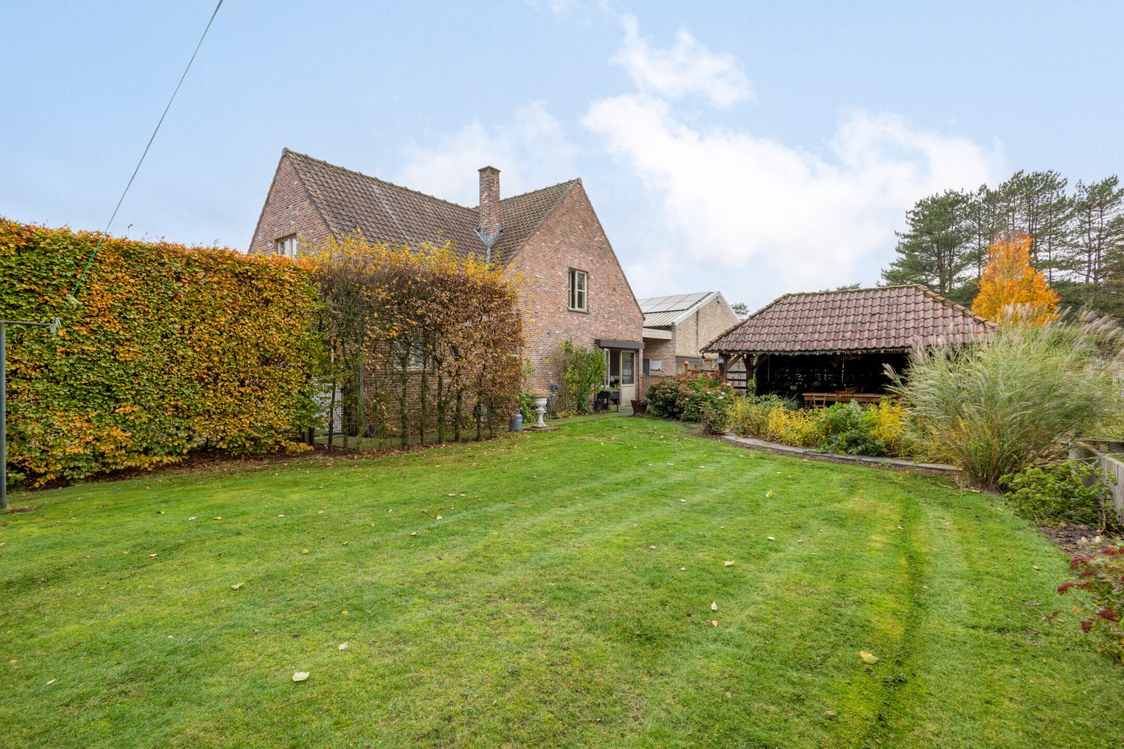 Ruime instapklare woning met 4 slpk. op perceel van 61a 2ca in Mol 