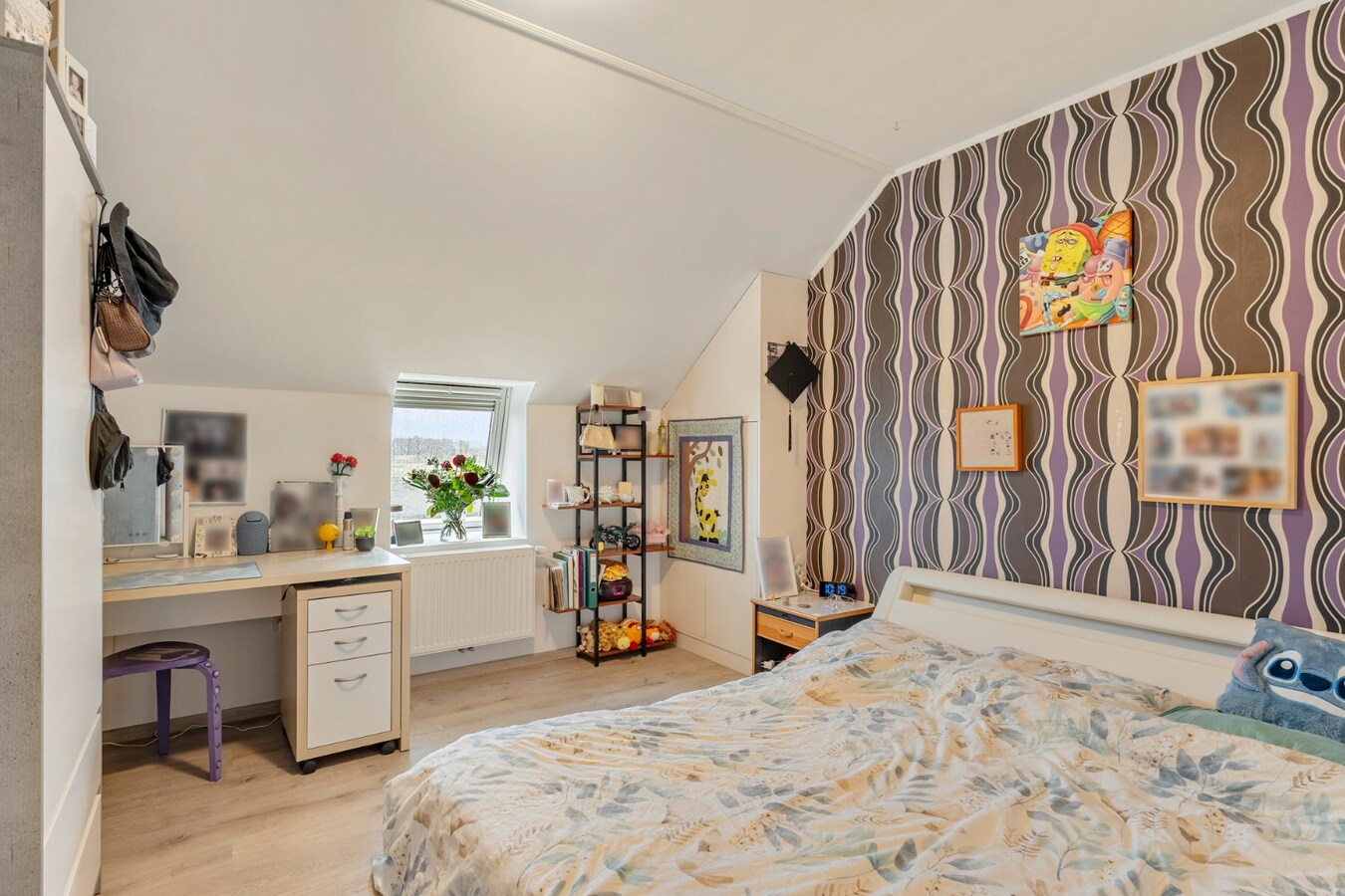 Vrijstaande, zeer verzorgde woning met aangrenzende, uitgeruste stalling/loods op een perceel van 72a14ca 