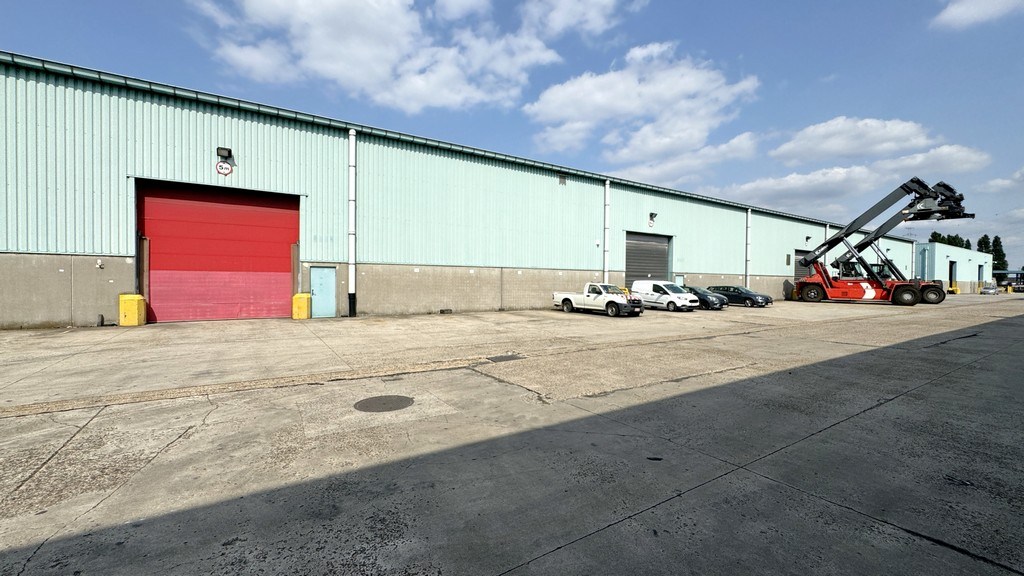 Loodsen te huur in haven van Antwerpen