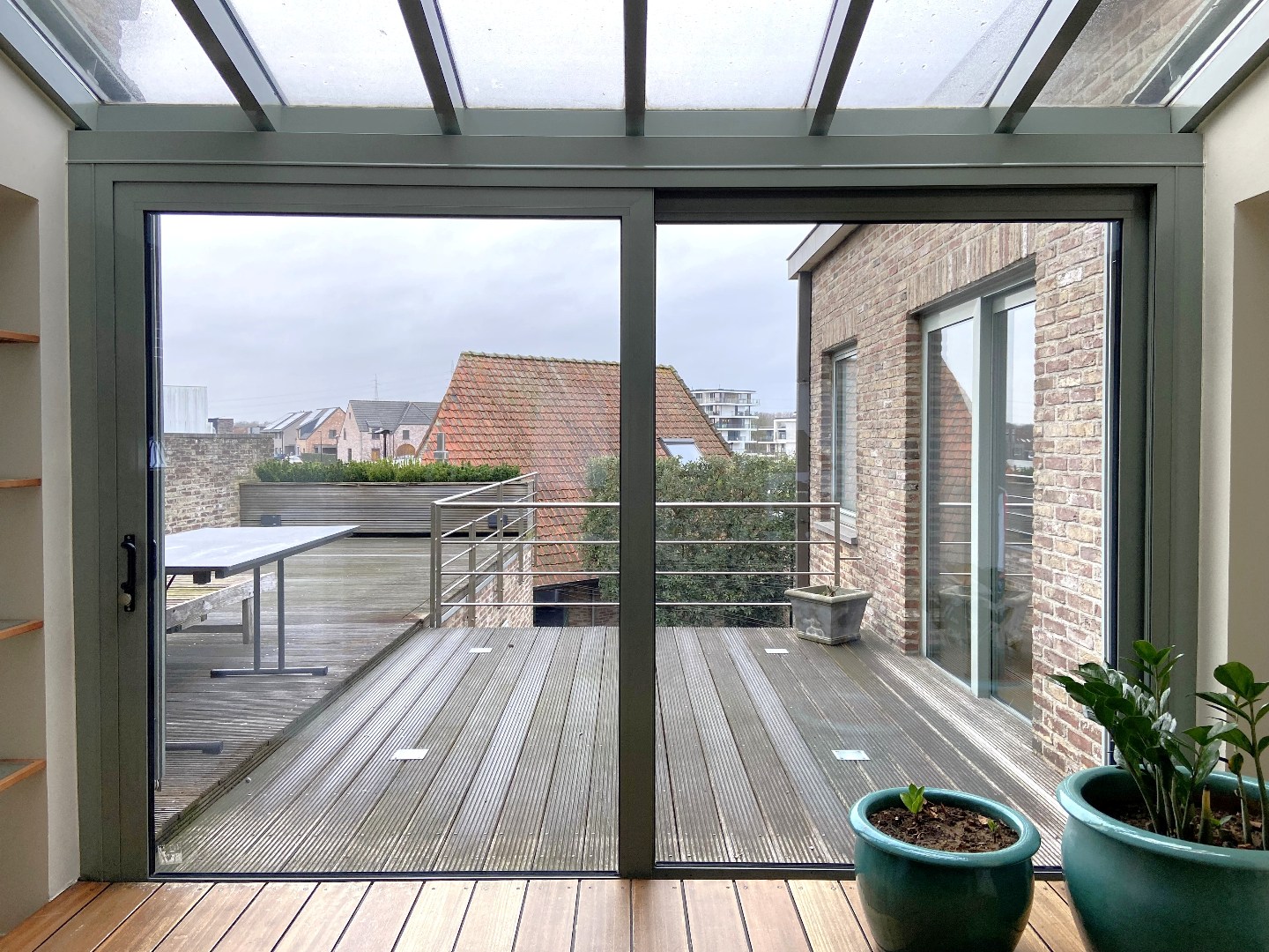 Multifunctioneel handelspand met luxueuze woonst op centrumligging in Sint-Eloois-Vijve! 