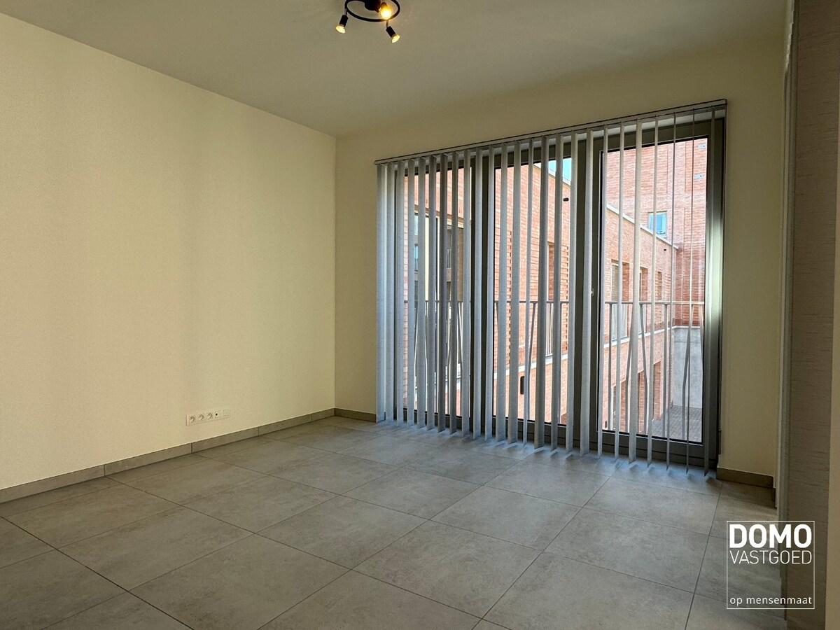 NIEUWBOUWAPPARTEMENT MET 2 SLAAPKAMERS, TERRAS, ONDERGRONDSE AUTOSTANDPLAATS EN KELDERBERGING IN RESIDENTIE "DE KWINT" TE ZONHOVEN 