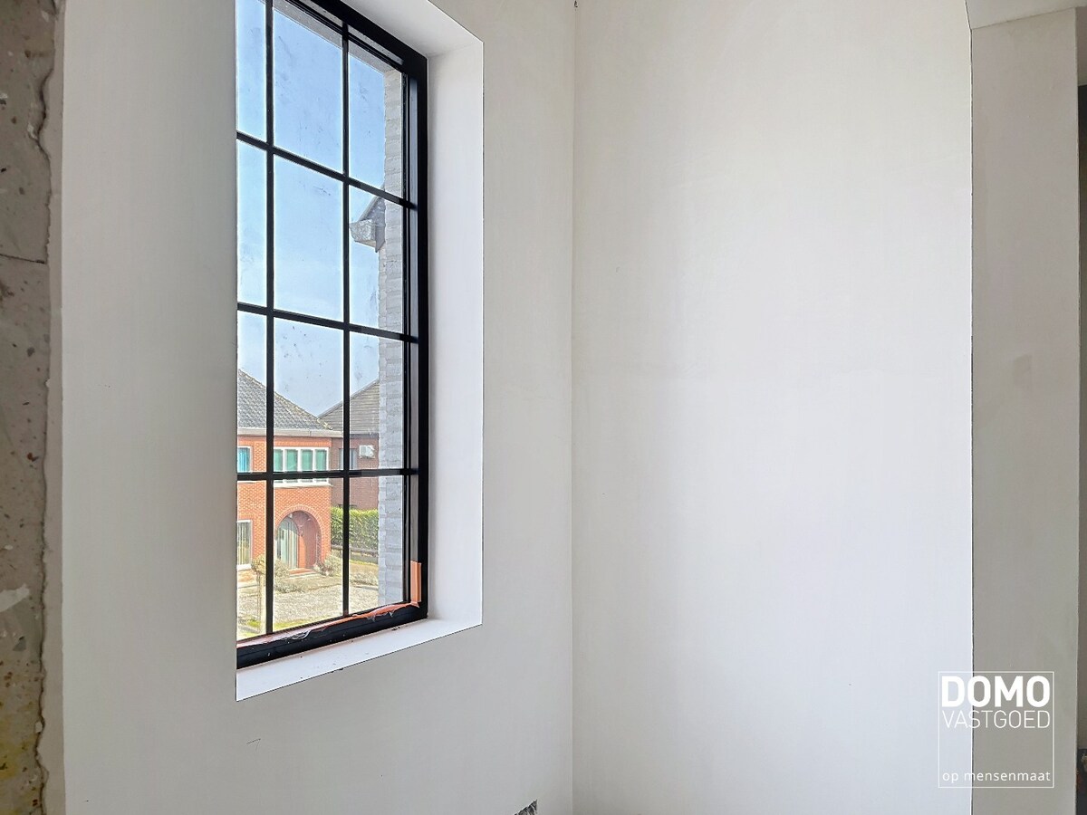 ENERGIEZUINIGE HALFOPENBEBOUWING MET 3 SLAAPKAMERS TE KERMT 