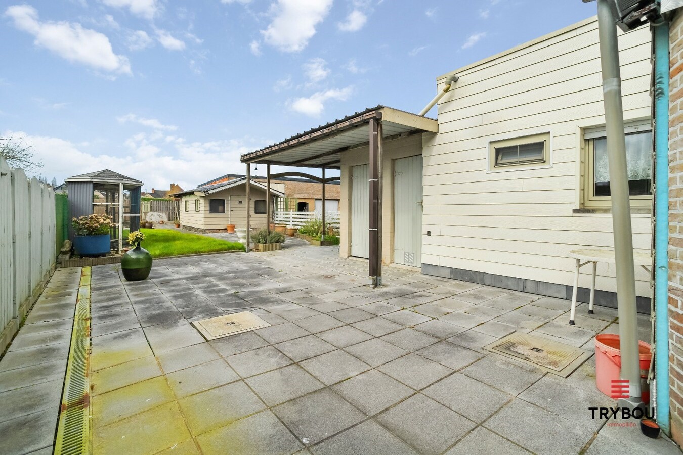 Ruime halfopen woning met 4 slaapkamers en garage 