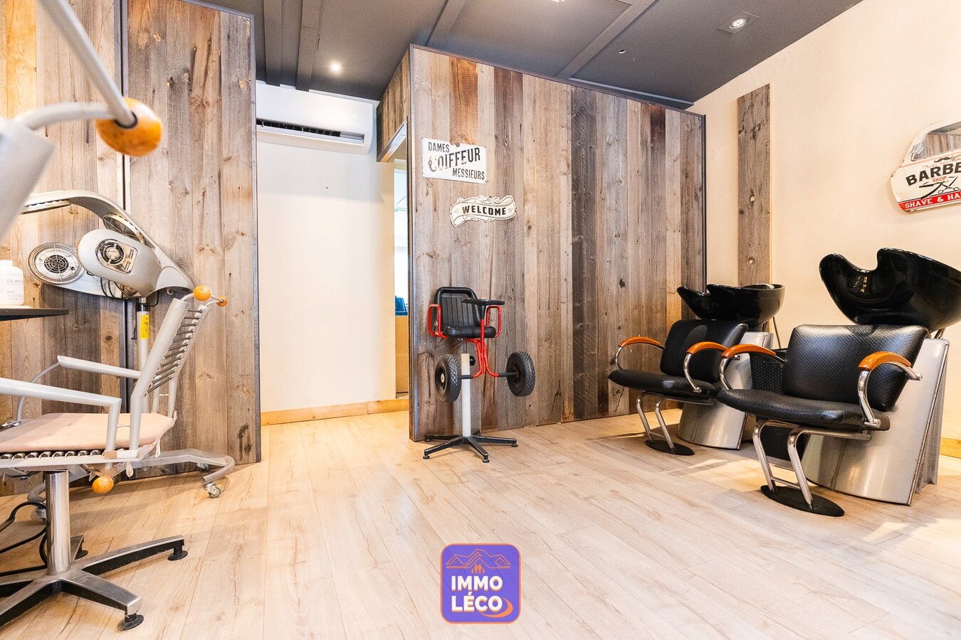 Commerce en plein centre-ville, dans une rue passante ! 