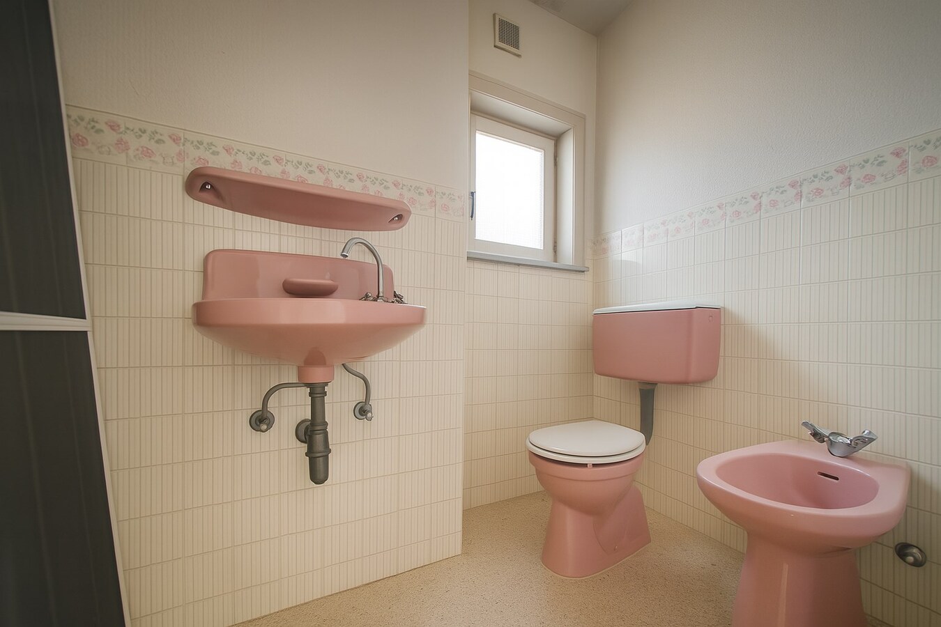 Charmante en ruime halfopen bebouwing met 5 slaapkamers, garage, tuin én topligging in hartje Sint-Niklaas te koop! 