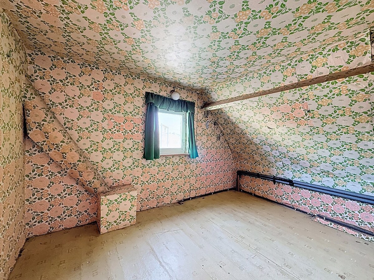 Te renoveren/te slopen HOB met tuin aan station Sint-Denijs-Boekel 